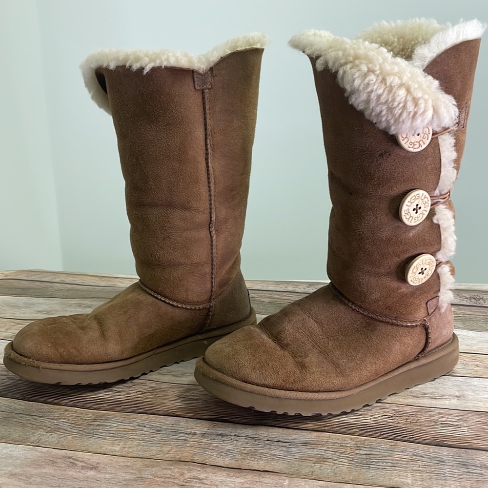 UGG Bailey 3 button boots Chestnut sheepskin - Picture 7 of 13
